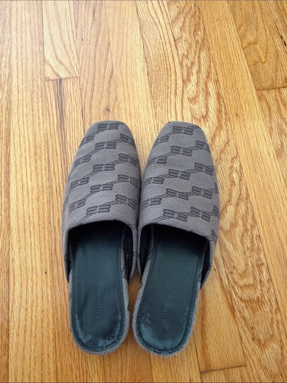 Balenciaga BareTraps Gray Patterned Slip-On Loafers
